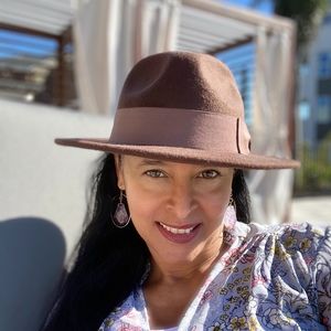 Meet your Posher, Yolanda